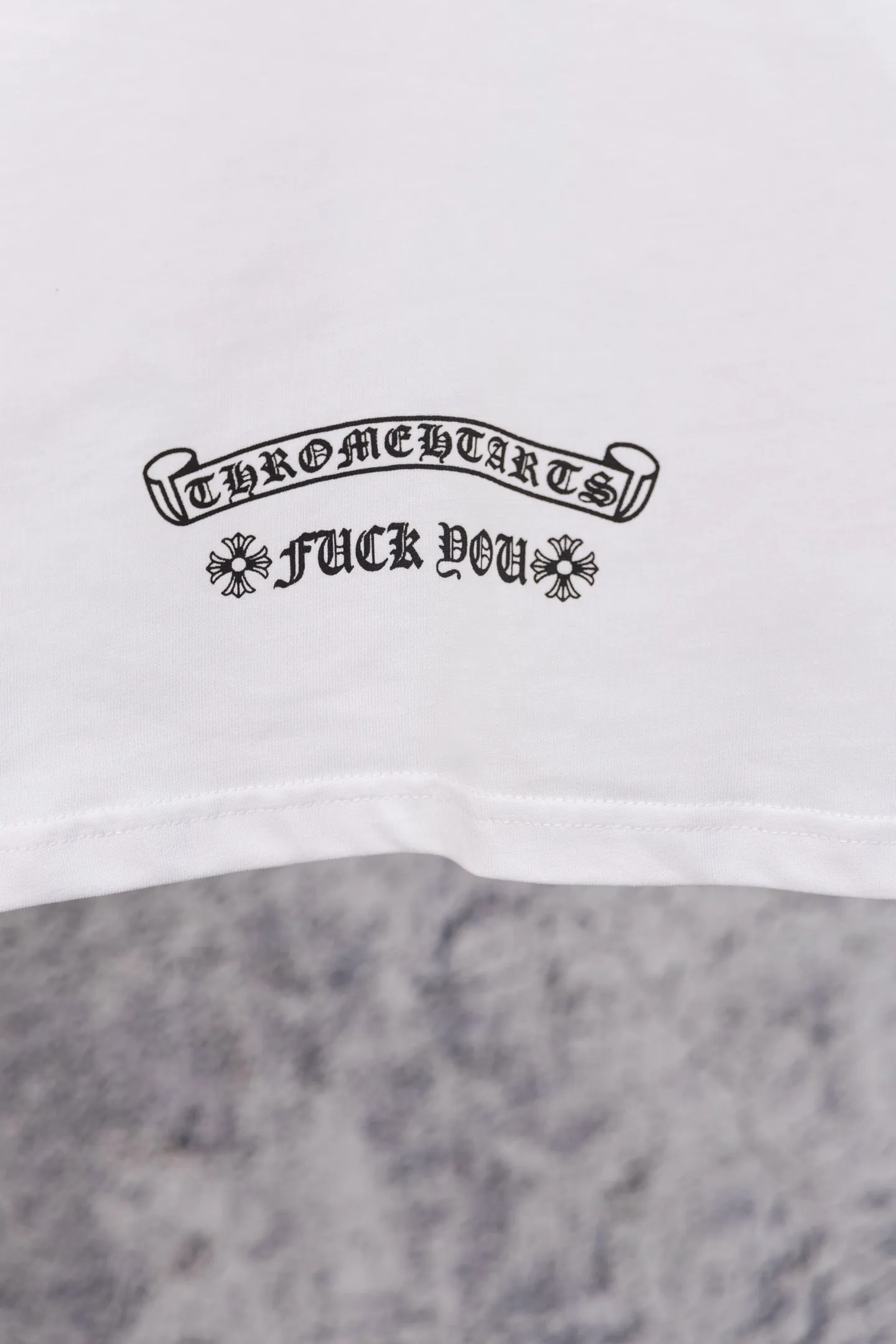P190 Chrome Hearts CH Chrome Hearts black and white raglan sleeve Sanskrit letter printed long-sleeved T-shirt. Refreshing and comfortable, the colors have been fixed. - High elastic slurry, synchronized with all original foam printing, CH classic horseshoe pattern on the chest and back, Sanskrit on the sleeves, logo classic Gothic font printed on the collar thread - Restore the original printed collar label, more comfortable to wear, not tied to the body, custom hangtag accessories Color: black white Size: s—xl